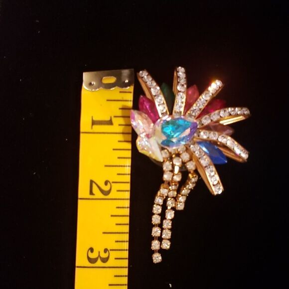 VNTG Stunning Rainbow of Stones White Rhinestone Clip-on Earrings - Picture 5 of 5